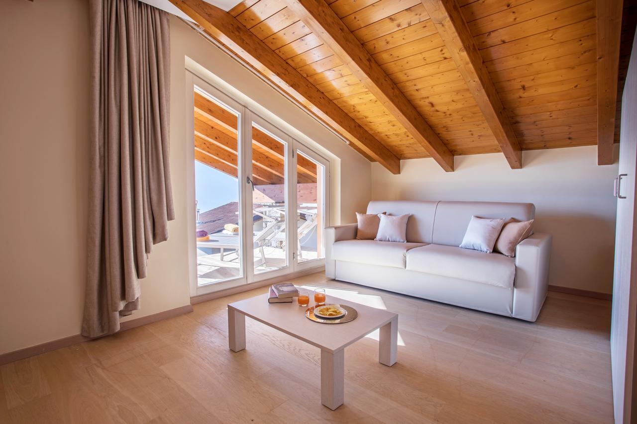 Ossuccio Grande C Home With Pool Sleeps 12 By Italian Apartments Como Luaran gambar